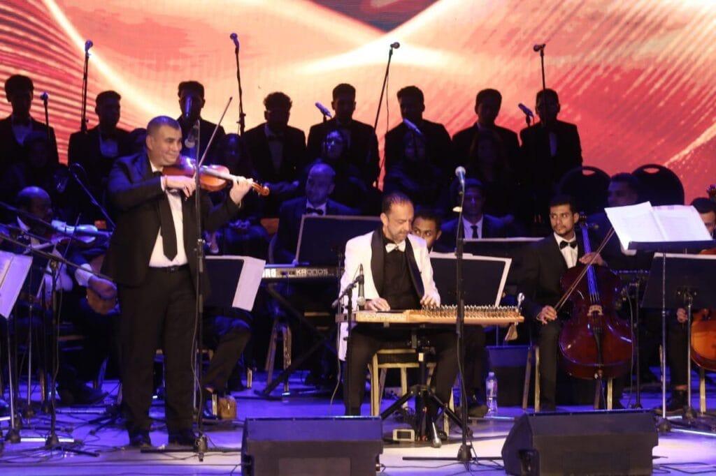 مدحت صالح وعمرو سليم يشعلان النافورة.. ونادية مصطفى تتألق