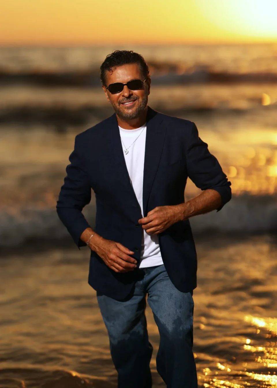 النجم راغب علامة يُعيد الحبّ إلى عرشه في جديده “خايف من إيه”