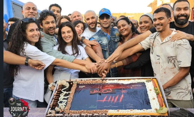 صناع فيلم أسد يحتفلون بانتهاء التصوير
