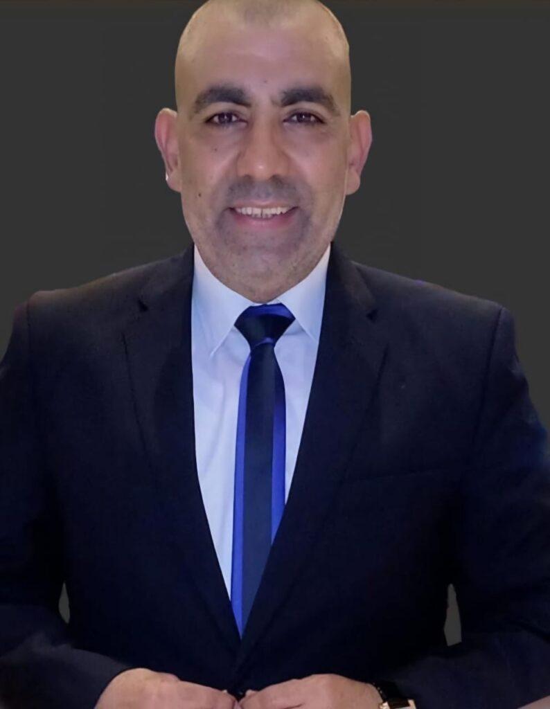 الفنان محسن منصور