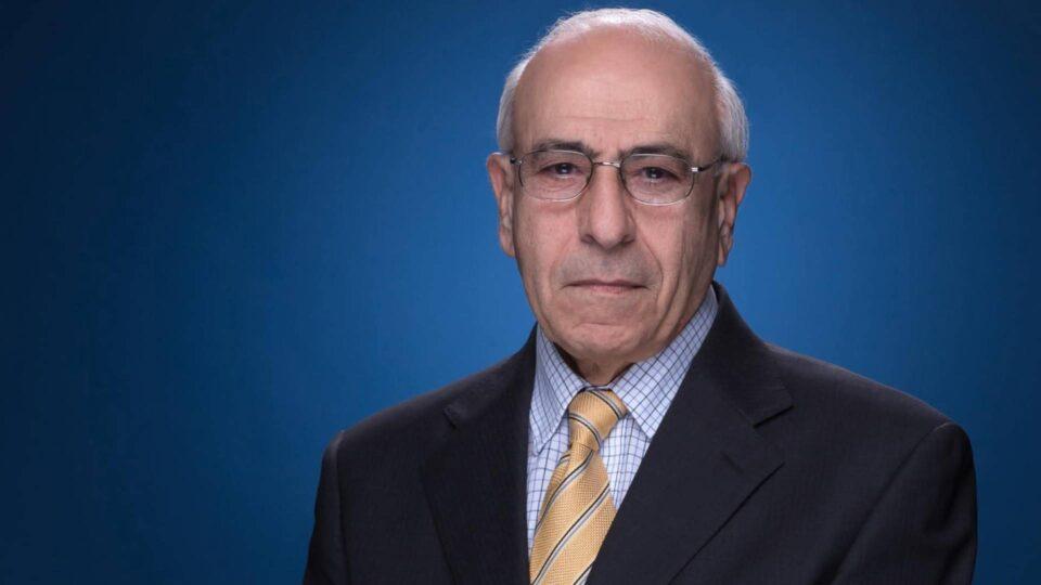 صاحب شعار الرأي والرأي الآخر.. وفاة الإعلامي الأردني جميل عازر عن 89 عاما