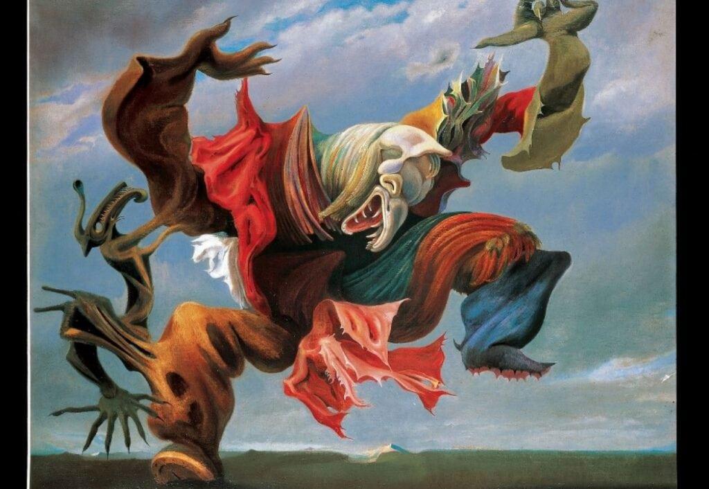 خيال فني سريالي لتمثال غريب ملون بألوان زاهية على خلفية سماء غائمة.