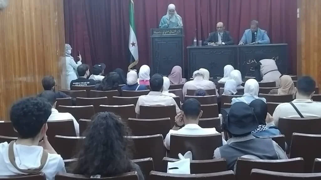 منبر "أبو رمانة" يجمع المواهب الشابة في أمسية احتفت بالحب، والوطن، وألم الفقد الإنساني