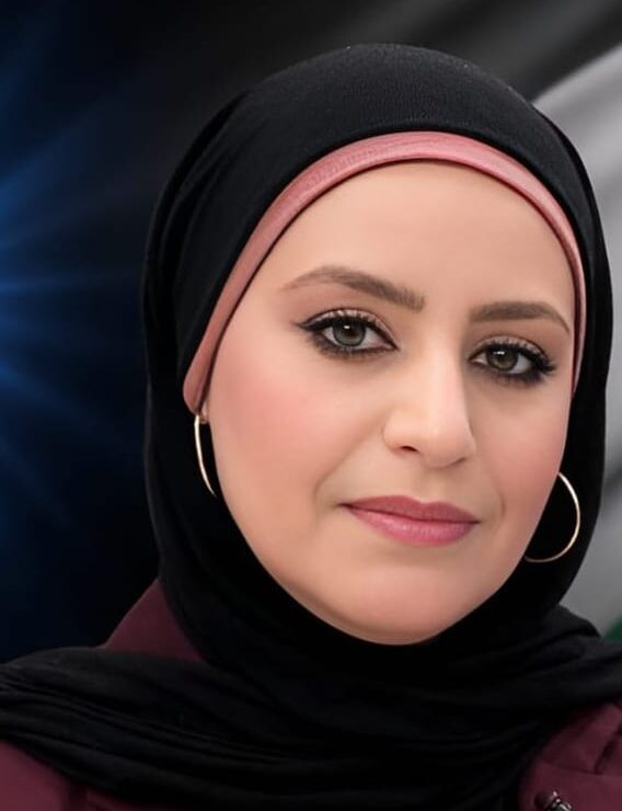 الكاتبة صفاء أبو خضرة