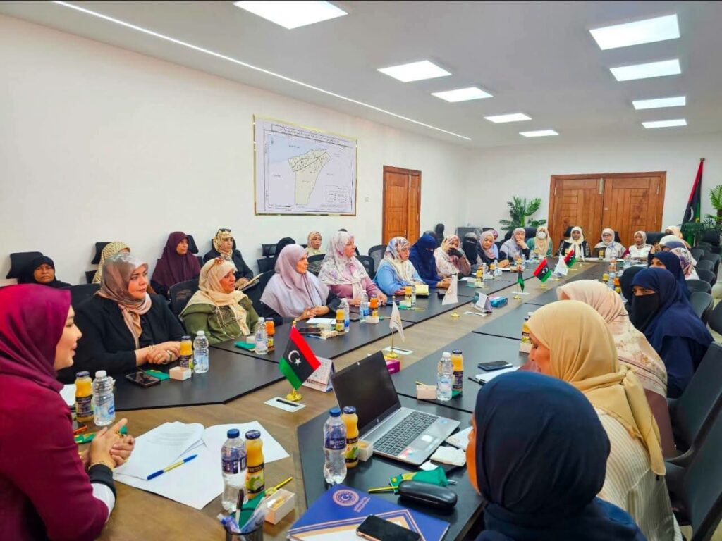 مدير مكتب دعم وتمكين المرأة تلتقي برؤساء الأقسام بمراقبات التربية والتعليم
